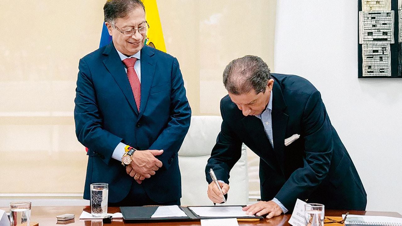   El acuerdo logrado entre Gustavo Petro y José Félix Lafaurie sobre el tema de tierras responde a un clima de conciliación democrática y respeto institucional.