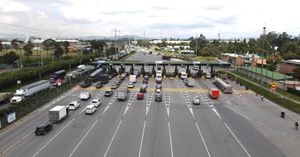 La Secretaría de Movilidad informó que con corte a las 12:00 m. de este miércoles han salido de Bogotá 400.000 vehículos.