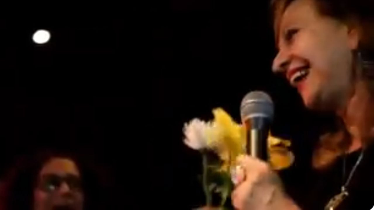 Ángela María Robledo cantando 'Si nos dejan'