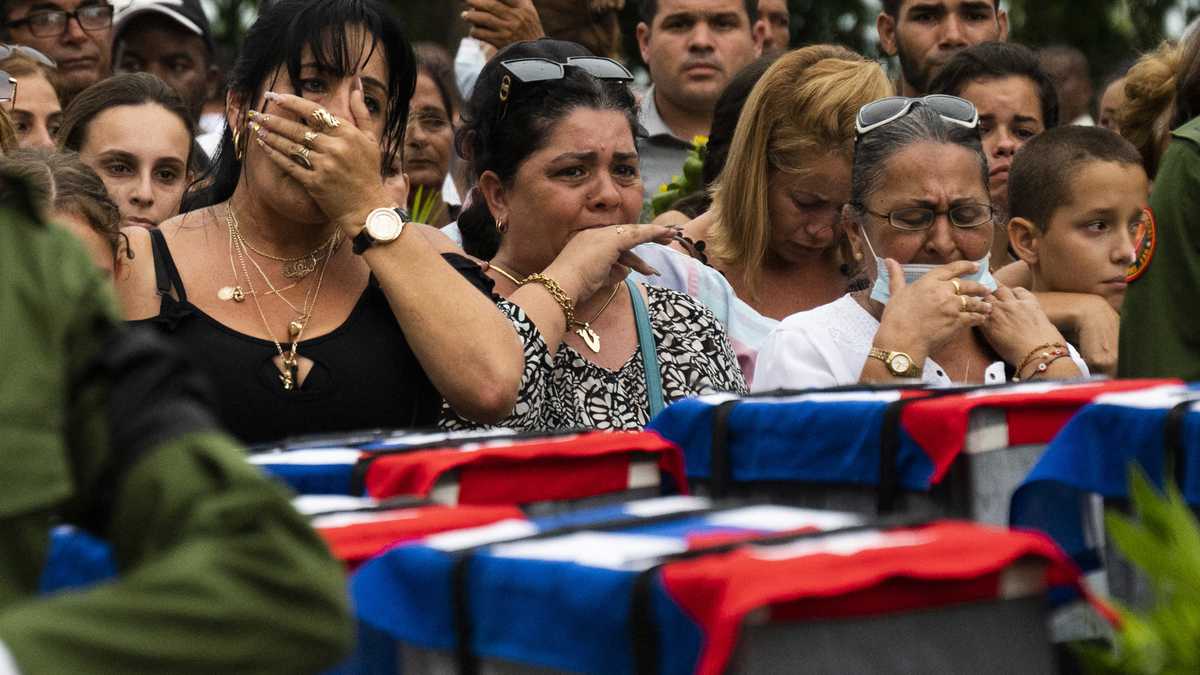 Tristeza absoluta en el segundo día de luto oficial en Cuba. (Photo by YAMIL LAGE / AFP)
