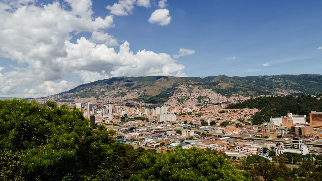 El certificado solo aplica para la ciudad de Medellín.
