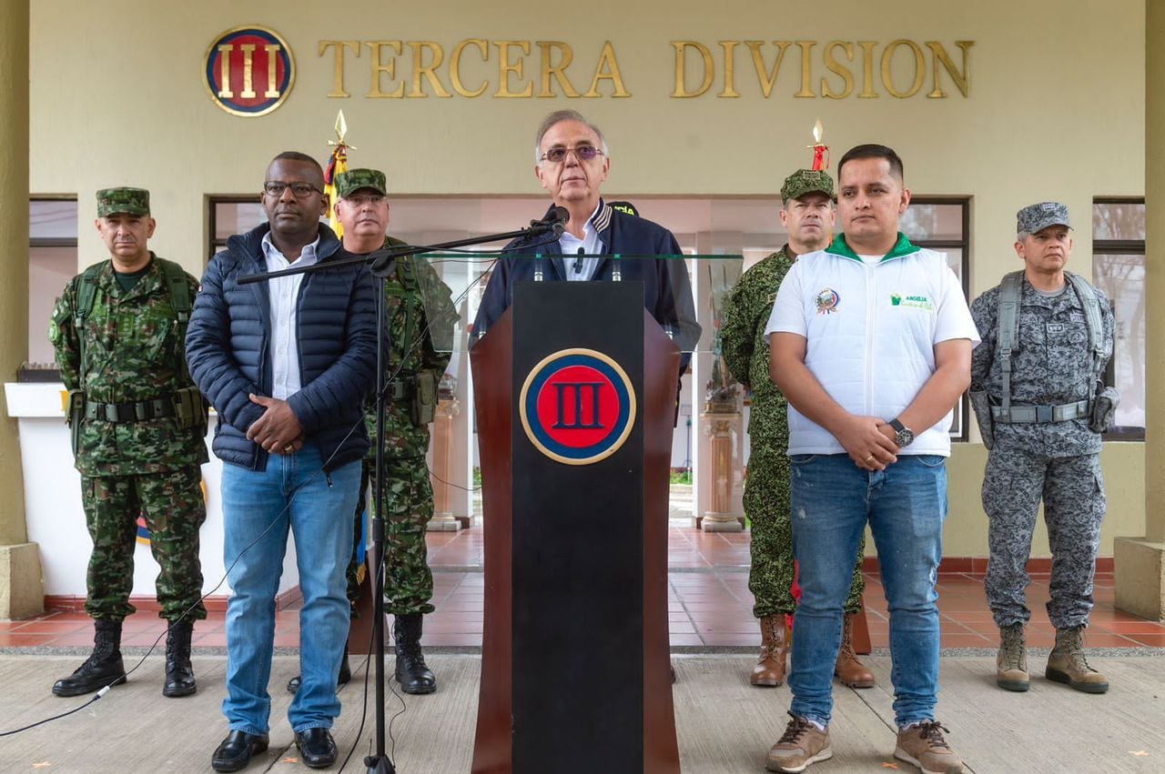 Ministro de Defensa, Iván Velásquez, reconoce compleja situación de orden público en Cauca y Antioquia.