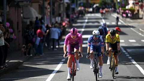 LUCCA, ITALY - MAY 08: (L-R) Jonathan Milan of Italy and Team Lidl - Trek - Purple Points Jersey, Kaden Groves of Australia and Team Alpecin - Deceuninck and Olav Kooij of Netherlands and Team Visma | Lease a Bike sprint at the intermediate sprint during the 107th Giro d'Italia 2024, Stage 5 a 178km stage from Genova to Lucca / #UCIWT / on May 08, 2024 in Lucca, Italy. (Photo by Dario Belingheri/Getty Images)