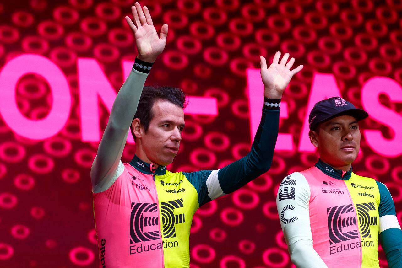 EF Education-EasyPost's Colombian rider Rigoberto Uran (L) waves on stage, flanked by EF Education-EasyPost's Ecuadorian rider Jonathan Caicedo (R) during the opening ceremony and team presentation in Pescara, on May 4, 2023, two days before the departure of the Giro d'Italia 2023 cycling race. - The Giro d'Italia 2023 cycling race's first stage will depart from Fossacesia Marina on May 6, and finish in Rome on May 28. (Photo by Luca Bettini / AFP)