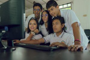 A través de la iniciativa ‘Escuelas conectadas’, Claro entrega internet sin costo a colegios públicos en el país.