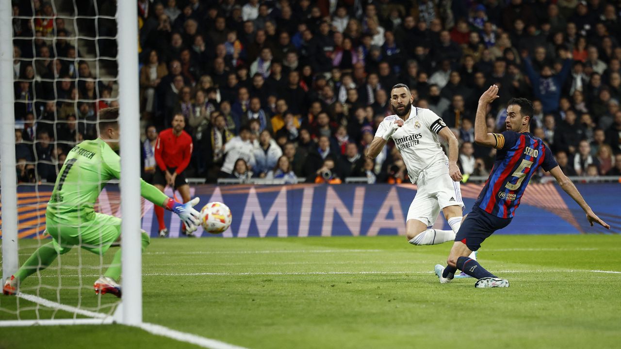 Benzema marcó el primero, sin embargo, un fuera de lugar se lo invalidó.