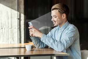 El desbloqueo facial está principalmente disponible para dispositivos de gama media y alta. Foto: Getty Images.