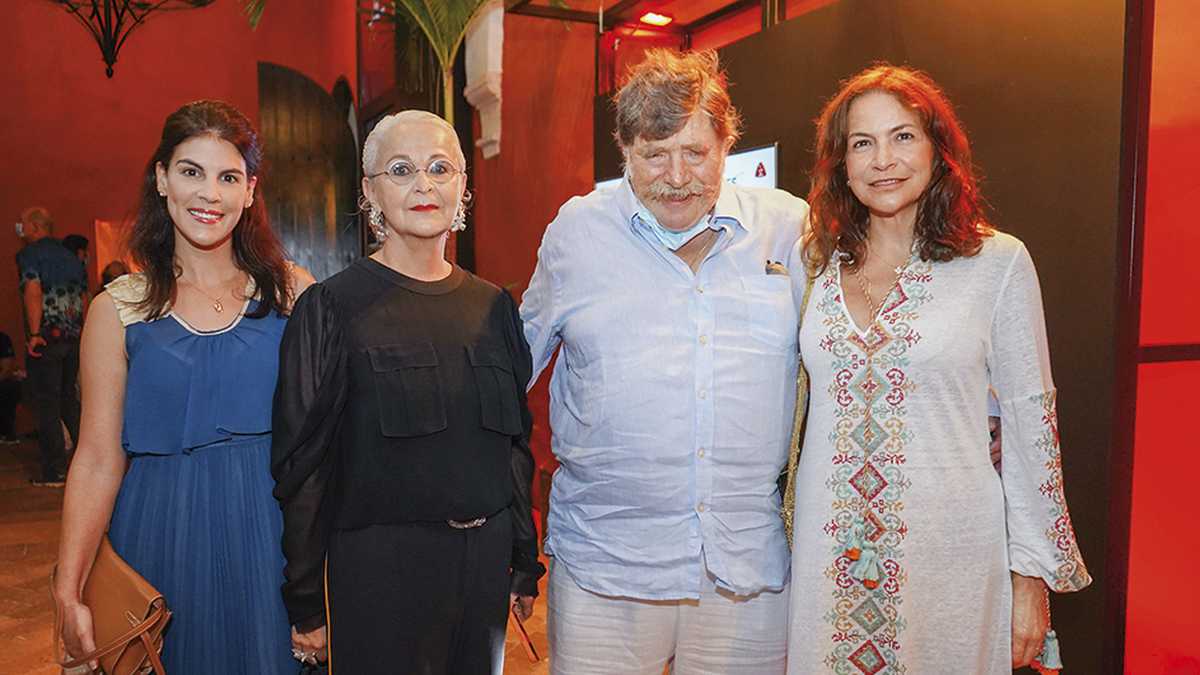  Andrea Echavarría, Julia Salvi, Federico Pfeil-Schneider e Ilva Lorduy. 