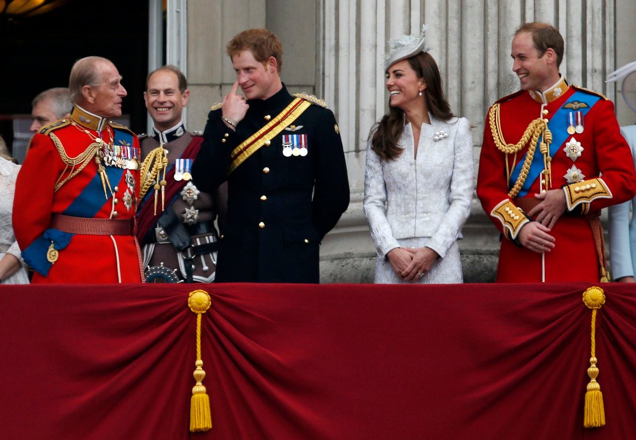 Felipe de Edimburgo con su hijo Eduardo de Wessex y sus nietos Harry de Sussex y William de Cambridge, además de la duquesa de Cambridge.