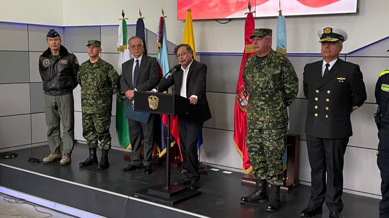 El presidente Gustavo Petro estuvo en el ministerio de Defensa haciendo el anuncio de la nueva cúpula militar.
