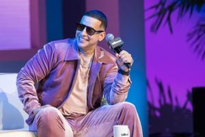 MIAMI BEACH, FLORIDA - 22 DE SEPTIEMBRE: La superestrella Q + A con Daddy Yankee Billboard Latin Music Week 2021 en Faena Forum el 22 de septiembre de 2021 en Miami Beach, Florida. (Photo by Jason Koerner/Getty Images)