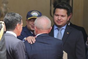 Presidente de Brasil Luiz Ignácio Lula da Silva con el Presidente Gustavo Petro 
Honores en Casa de Nariño