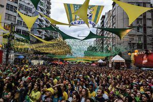 Brasil se paralizó este jueves 24 de noviembre para ver el debut de su selección. Foto: Getty Images.