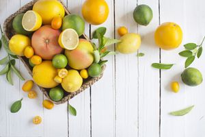El limón es una de las frutas más saludables para mantener la sangre en buena condición.