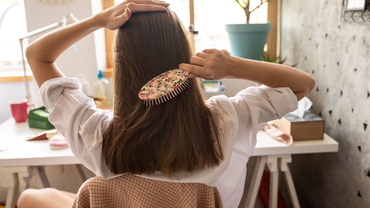 Champú casero con bicarbonato sodio y áloe vera para eliminar las canas y prevenir la caída del cabello