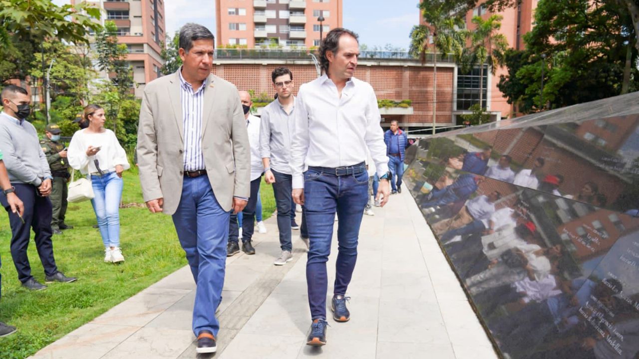 Federico Gutiérrez y Rodrigo Lara Sánchez visitan el Parque Memorial Inflexión