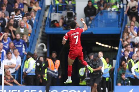 Luís Díaz celebrando el gol con Liverpool frente al Chelsea