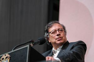 El presidente Gustavo Petro negó que a su campaña haya entrado dinero ilegal, su hijo Nicolás Petro dice lo contrario.