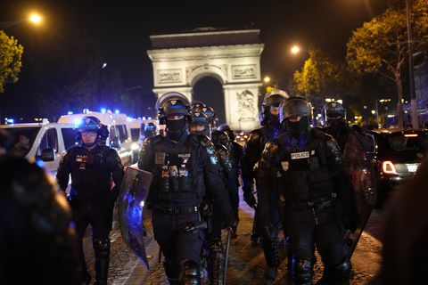 Amplio despliegue policial con más de 40.000 uniformados tras cuatro noches de protestas en Francia.