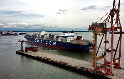 El buque, CMA CGM Alexander Von Humboldt llegó a Buenaventura, es el barco de carga mas grande que ha llegado a un puerto de sudamerica. Tiene 396 metros de largo y 53.6 metros de ancho, tiene capacidad para transportar 16.022 contenedores