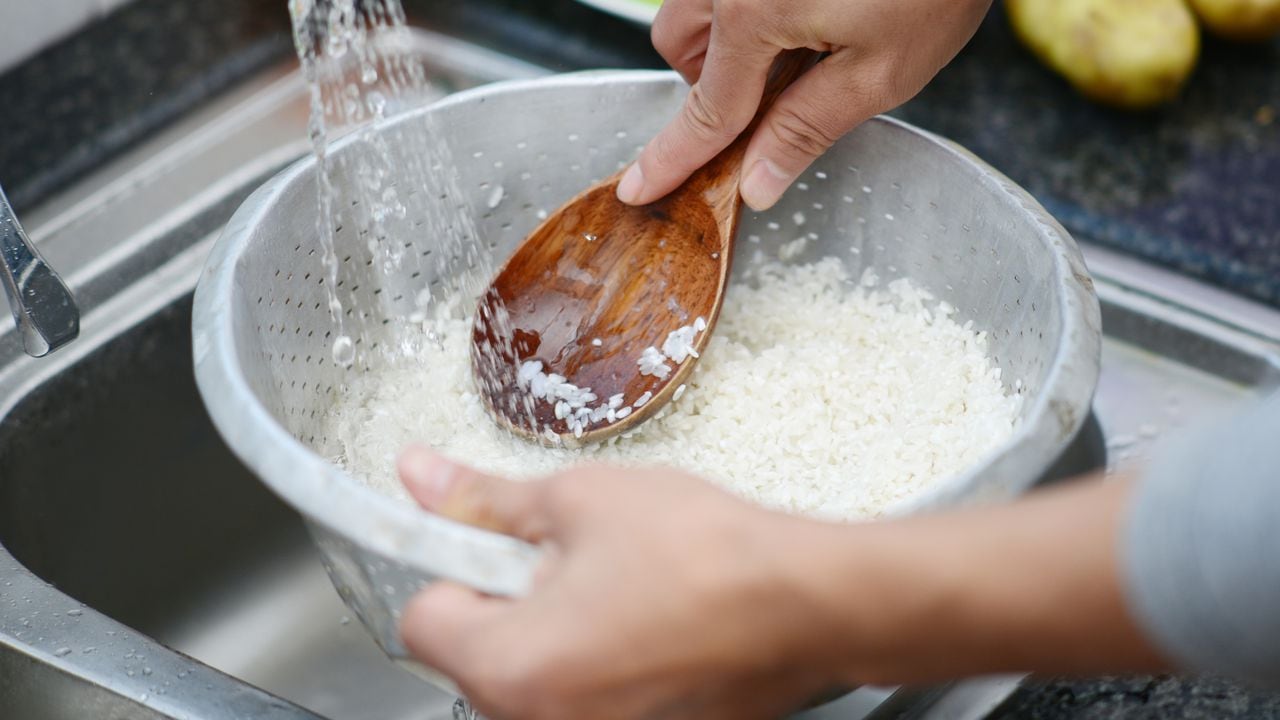 Lavar el arroz