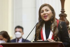 Lady Camones, jefa del Congreso de Perú, fue destituída.
