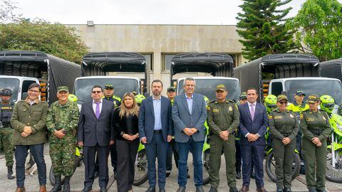 Policía y Fuerzas Militares incrementan capacidades con 20 motocicletas y 17 camiones para la lucha contra el crimen en Bogotá