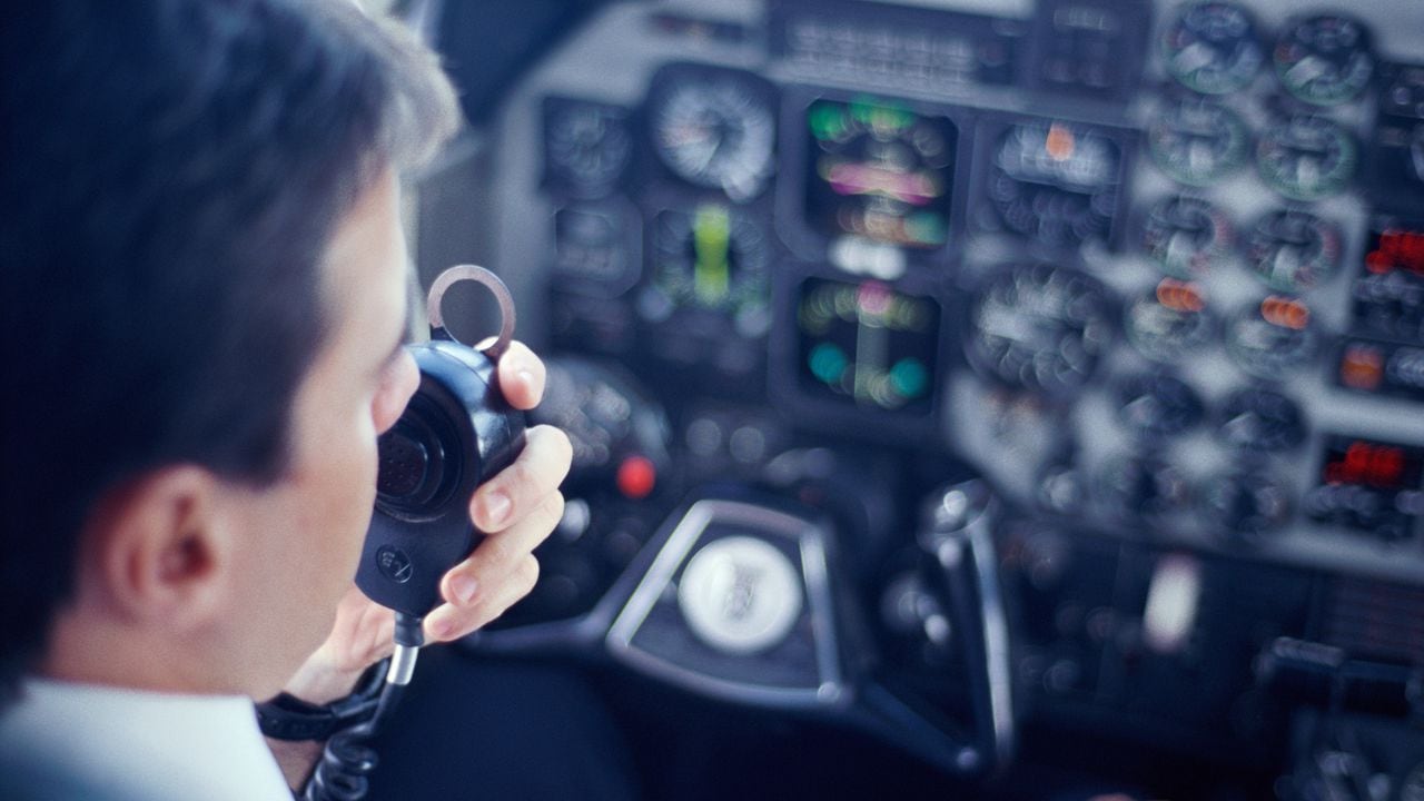 El piloto del vuelo 6013 con destino a Ohio enfermó durante el trayecto, por fortuna un piloto autorizado viajaba como pasajero y pudo ayudar a regresar el avión a tierra.