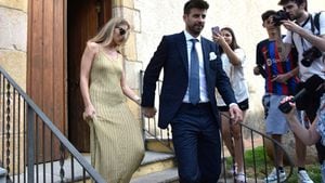 Primeras imágenes de Clara Chía y Gerard Piqué en la boda de su hermano Marc.