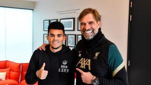 Luis Díaz y Jürgen Klopp en la sede deportiva del Liverpool.