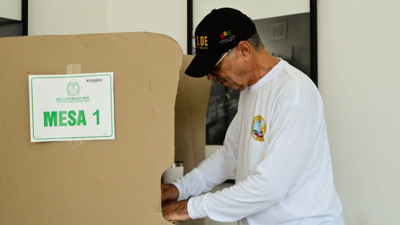 Alcalde de Cartagena, ejerciendo su derecho al voto.