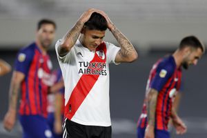 Jorge Carrascal se lamenta tras fallar un gol ante San Lorenzo