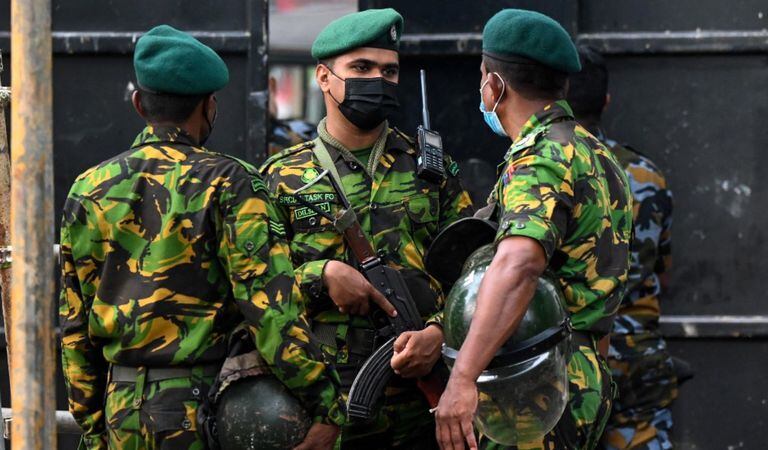 Los militares en Sri Lanka tienen permiso para disparar sin previo aviso a manifestantes en Sri Lanka
