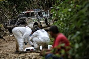 Levantamiento cuerpos y pruebas fiscalía atentado policías Huila