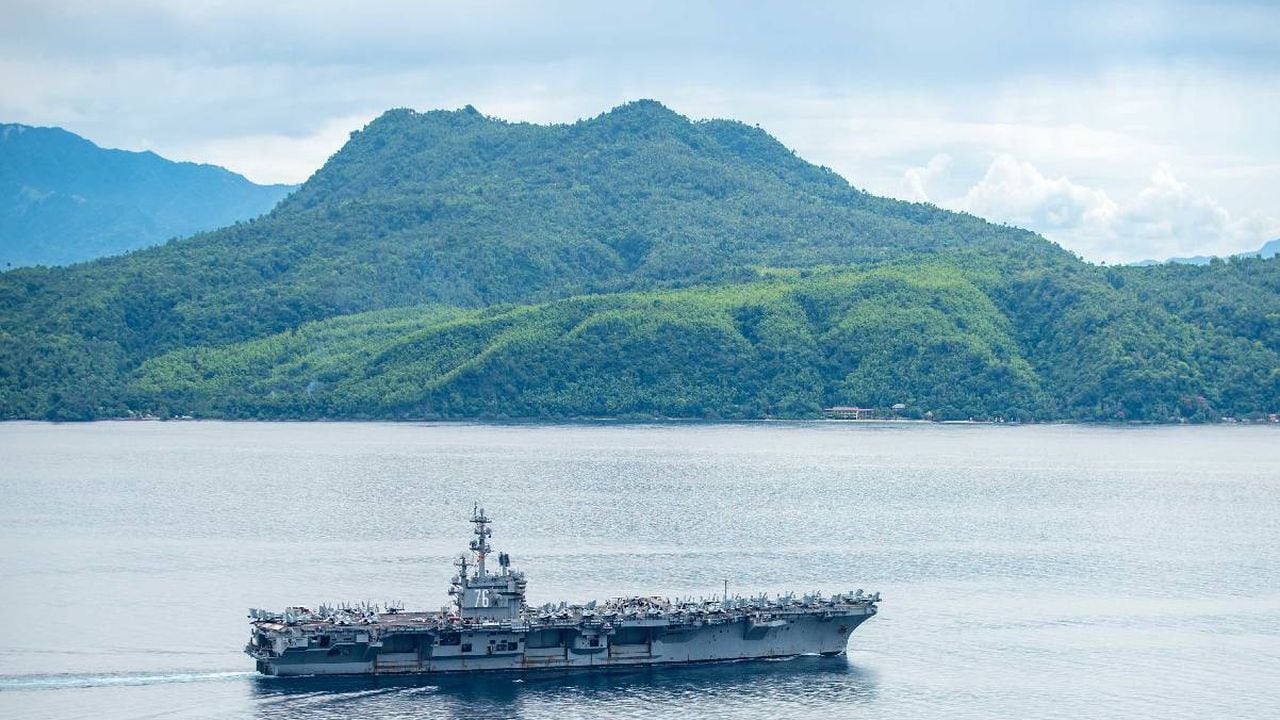 Portaviones estadounidense USS Ronald Reagan navega cerca de Taiwán