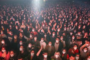 Barcelona reúne a 5.000 personas en el primer gran concierto sin distancia