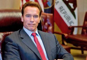 Arnold Schwarzenegger fue reelegido como gobernador de California.  El único famoso que ha sido Presidente es Ronald Reagan