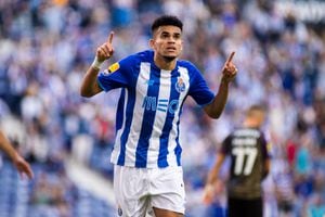 PORTO, PORTUGAL - SEPTEMBER 19: (BILD OUT) Luis Diaz of FC Porto celebrates after scoring during the Liga Portugal Bwin match between FC Porto and Moreirense FC at Estadio do Dragao on September 19, 2021 in Porto, Portugal. (Photo by Diogo Cardoso/DeFodi Images via Getty Images)
