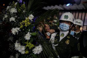Homenaje velatón a Humberto Sabogal Policía asesinado en medio de un atraco en el sur de Bogotá. Foto Esteban Vega
