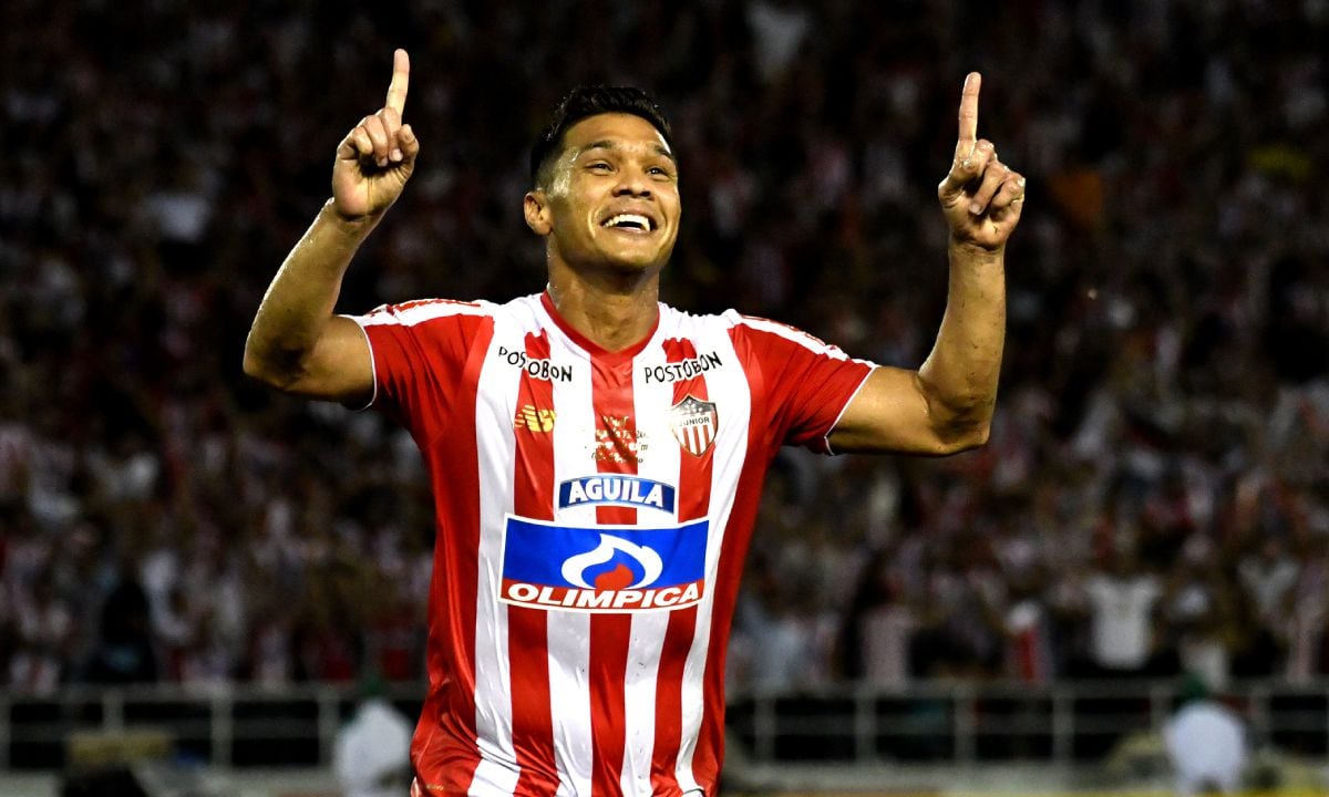 BARRANQUILLA, COLOMBIA - DECEMBER 08: Teofilo Gutierrez of Atletico Junior, celebrates after scoring his team's third goal during the first leg final match between Junior and Independiente Medellin as part of Torneo Clausura of Liga Aguila 2018 at Metropolitano Roberto Melendez Stadium on December 08, 2018 in Barranquilla, Colombia. (Photo by Getty Images/Luis Ramirez)