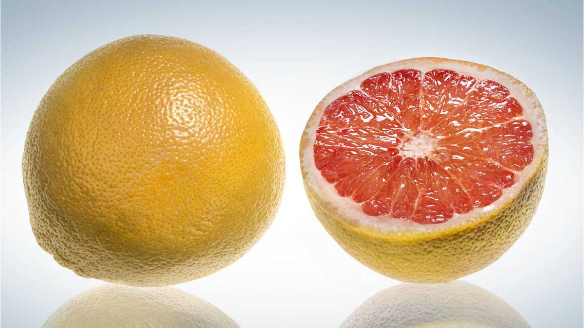 Grapefruit is a low-calorie, nutrient-dense citrus fruit.  Photo: Getty Images.