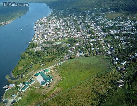 Guapi, ubicado a orillas del río del mismo nombre en la costa Pacífica caucana, con más de 30.000 habitantes y una superficie de 2668 km2, es el municipio en la costa caucana con mayor proyección y desarrollo.