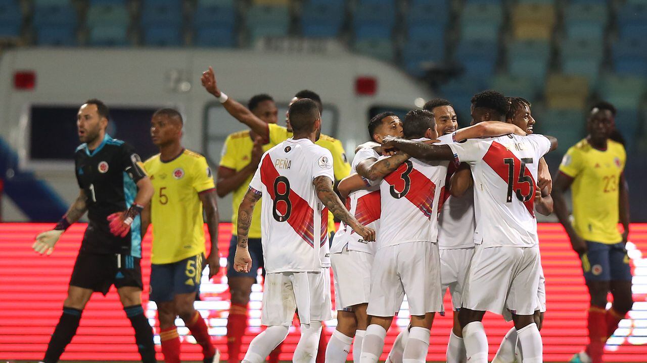 GOIANIA, BRAZIL - JUNE 20: Sergio Peña and Christian Ramos of Peru celebrate with teammates after their second goal scored by an own goal of Yerry Mina of Colombia (not in frame) during a group B match between Colombia and Peru as part of Copa America Brazil 2021 at Estadio Olimpico on June 20, 2021 in Goiania, Brazil. (Photo by Alexandre Schneider/Getty Images)