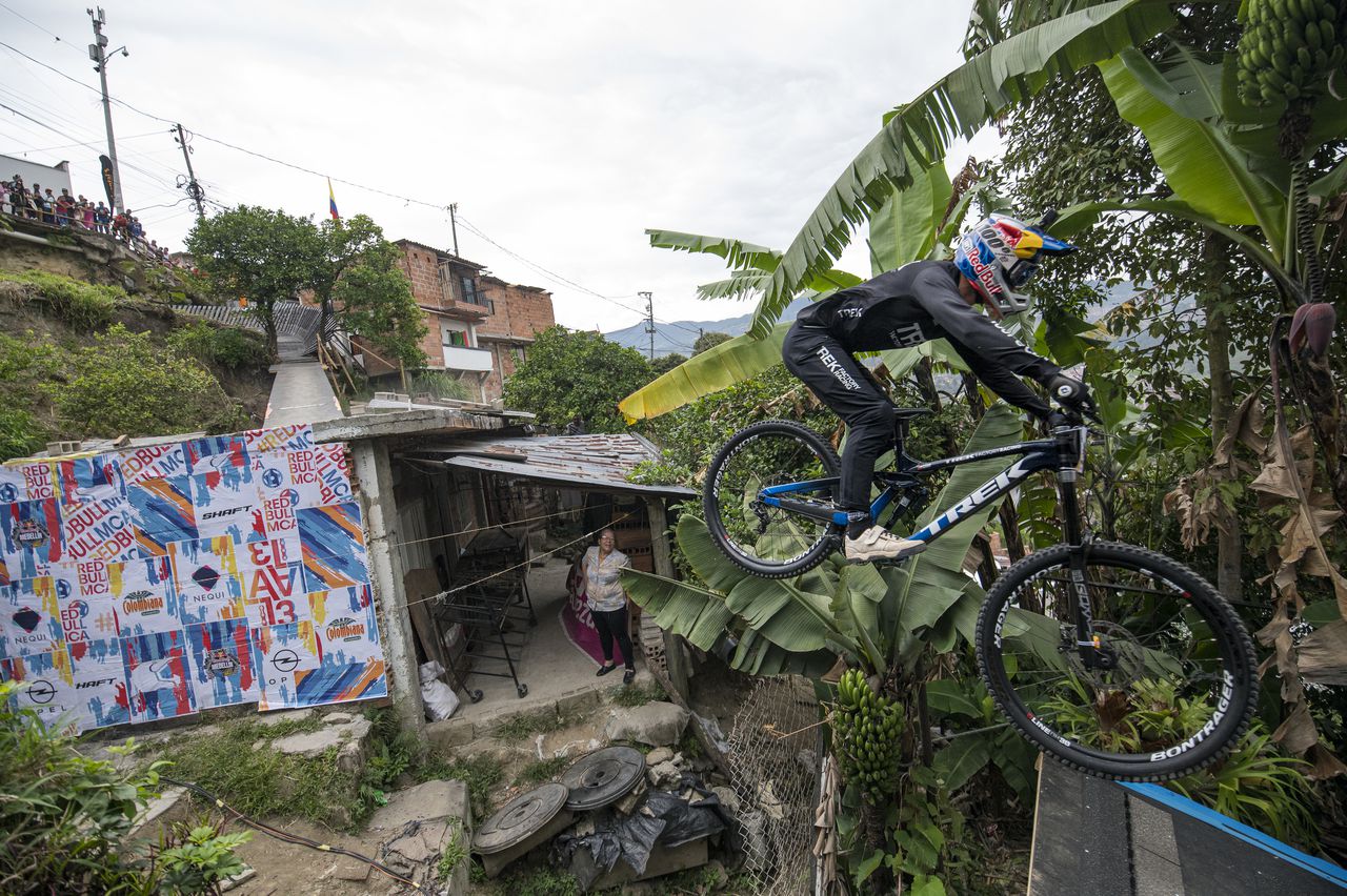 La Comuna 13 de Medellín fue el escenario perfecto para esta competencia de downhill.