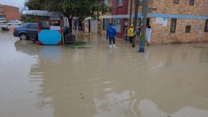 Las fuertes lluvias ocasionaron inundaciones en varios puntos de la localidad de Bosa, al sur de Bogotá.