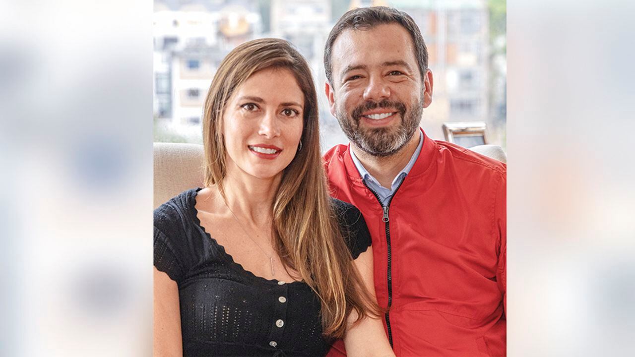 Carolina  Deik y Carlos Fernando Galán se conocieron cuando la abogada lo buscó para una entrevista en 2007. Se casaron en Barranquilla en 2011.
