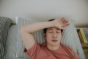 A los dolores de cabeza que se producen a la hora de dormir se le conocen como cefaleas nocturnas. Getty Images.