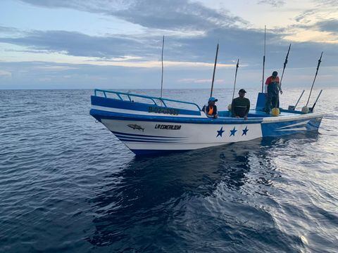 Unidades de la Armada de Colombia en operaciones de control marítimo en el Pacífico Colombiano, interceptaron cinco embarcaciones de bandera ecuatoriana, cerca al área general del Parque Nacional Natural Malpelo cuando realizaban faena de pesca de manera ilegal sin los permisos correspondientes.