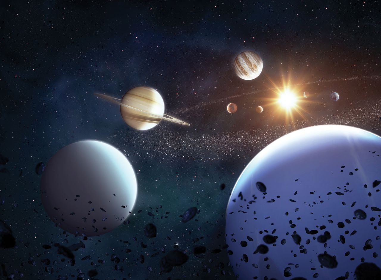 Ilustración del Sistema Solar visto desde más allá de Neptuno, con los ocho planetas visibles alrededor del Sol