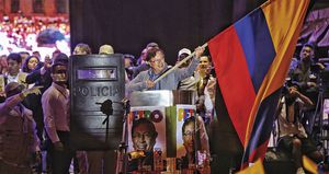 El candidato Gustavo Petro denunció amenazas en su contra y el Gobierno tuvo que reforzar su seguridad. Cerró campaña en la Plaza de Bolívar de Bogotá con un concierto. Foto Esteban La Rotta